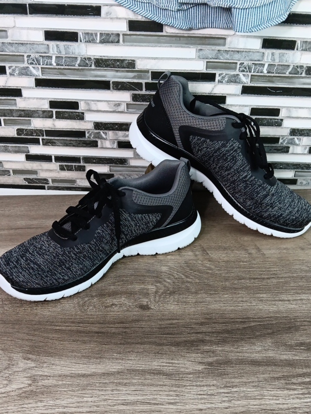 Skechers 7.5M Memory Foam Lace Up Black & Gray Sneakers Walking Shoes